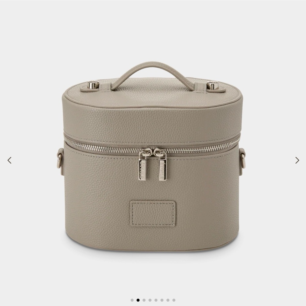 Etoile Oval Toiletry Vanity Case in Pebble